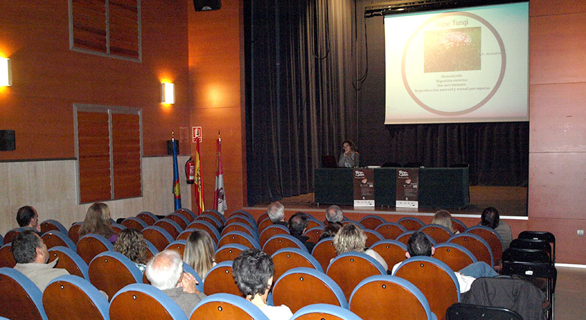 Pilar López Gonzalo, Biosfera Soria, imparte la charla dinámica "Principales setas comestibles de otoño y sus confusiones"